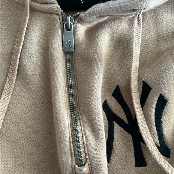 New York Yankees Brown Hoodie - Picture 5 of 5